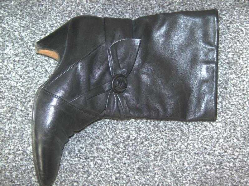 Ladies Boots Size 6