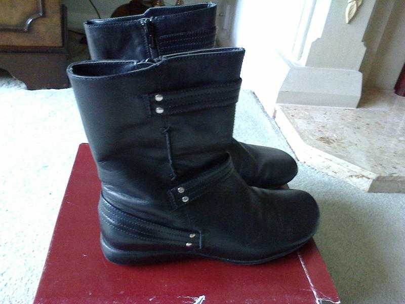 LADIES BOOTS SIZE 6 BLACK LEATHER
