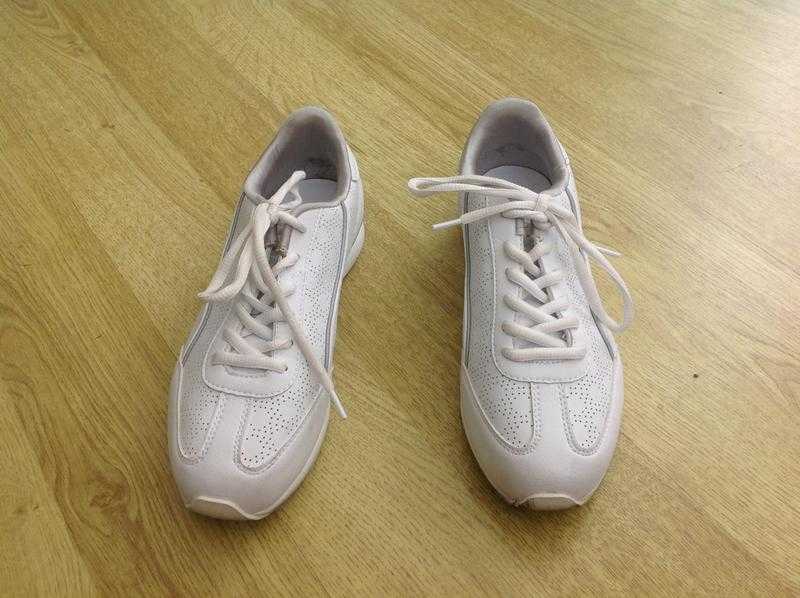 Ladies bowls shoes