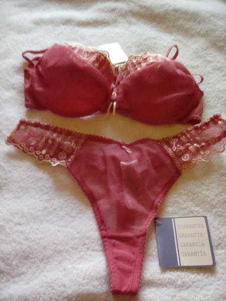 LADIES  BRA SET  BRAND  NEW  VERY  PRETTY