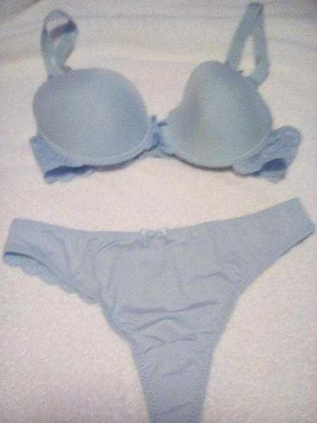 LADIES  BRAND  NEW  BRA  THONG  SET