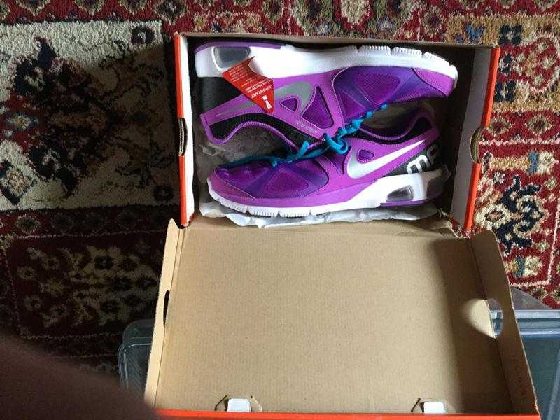 LADIES BRAND NEW IN BOX SIZE 8 NIKE AIR MAX TRAINERS