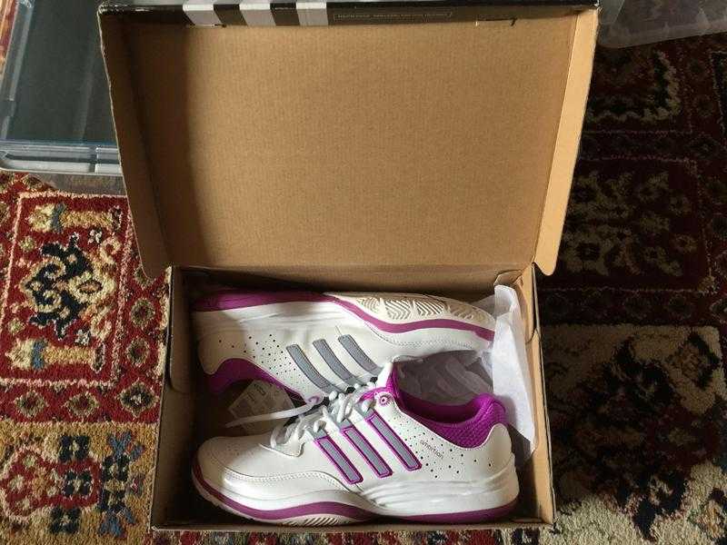 LADIES BRAND NEW IN BOX TRAINERS ADIDAS SIZE 8
