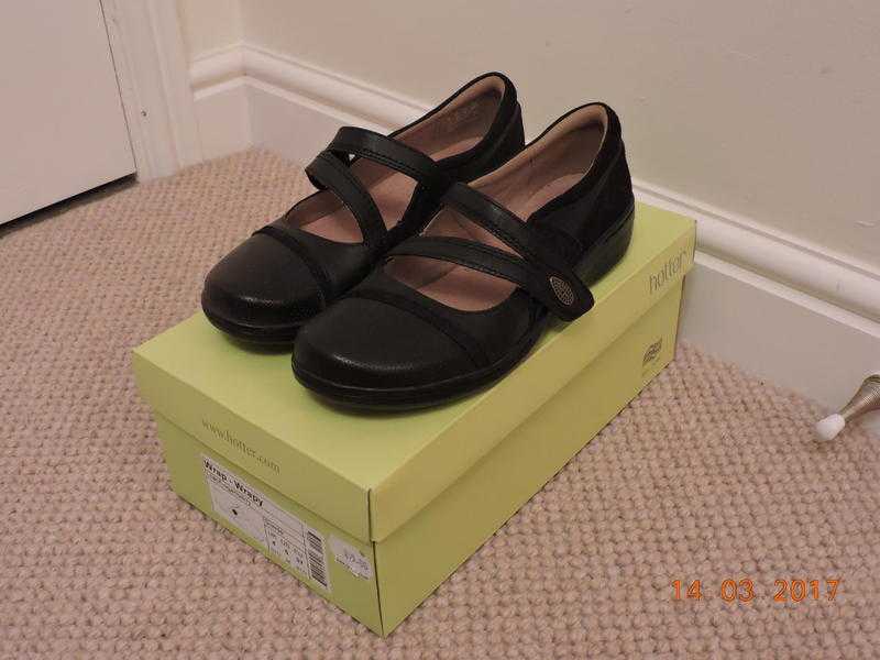Ladies Clarks Mary Jane Velcro Flat Leather Shoes the Style Evianna Crown- W Size UK 5