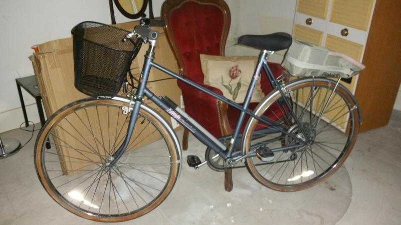 ladies classic raleigh rhapsody, road bike,just serviced,new basket,vgc