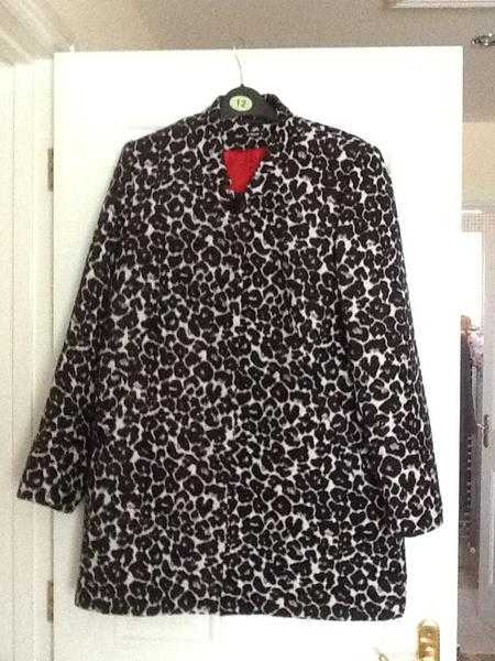 Ladies Coat Size M  - Black Animal Jacquard Coat from Roman