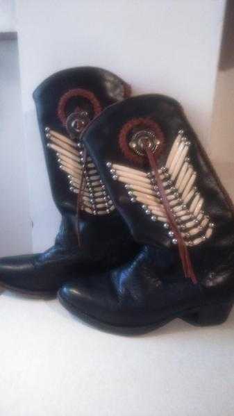 Ladies cowgirl boots