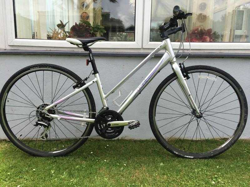 Ladies Giant Escape 3 hybrid mountain bike