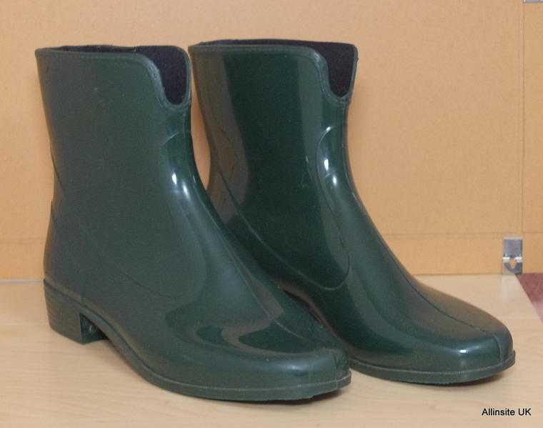 Ladies Green Gardening or festival going short ankle Wellington Boots - Size 6 12 (40)