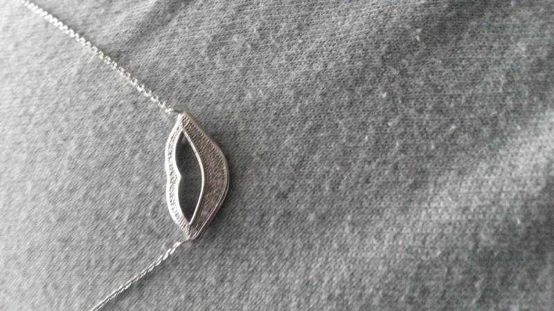 Ladies hallmarked silver necklace with lips with cubic zirconias