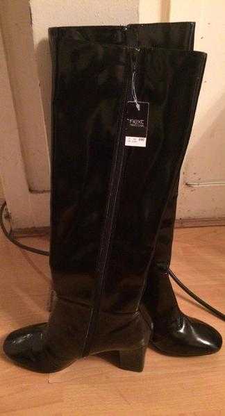 Ladies knee high boots