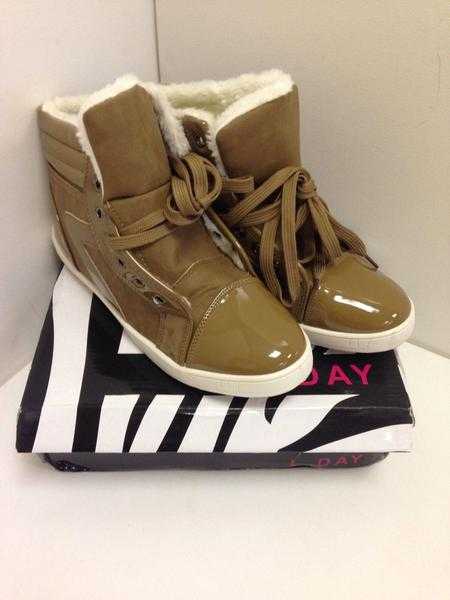 LADIES L. DAY KHAKIBROWN FUR TRAINERSSHOES