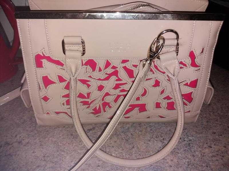 Ladies Lydc handbag