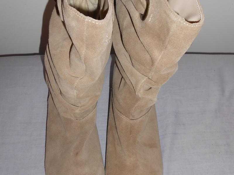 Ladies mid calf boots