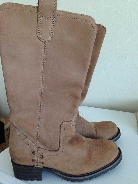 LADIES  NUBUCK LEATHER KNEE HIGH BOOTS SIZE 4