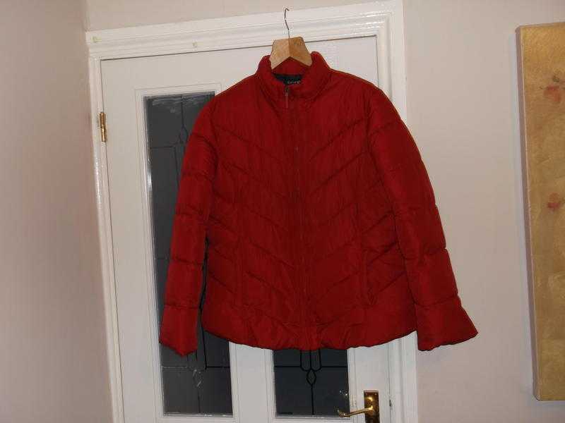 LADIES PADDED JACKET. SIZE 18.