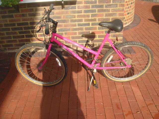 Ladies Pink Apollo Arizone Cycle, 10 gears, good condition