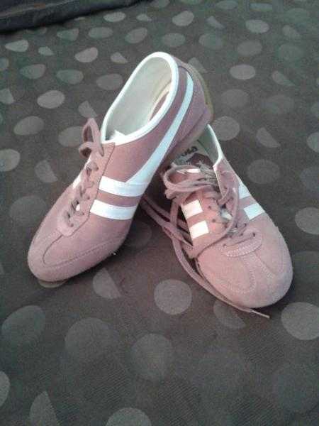 Ladies pink Gola trainers