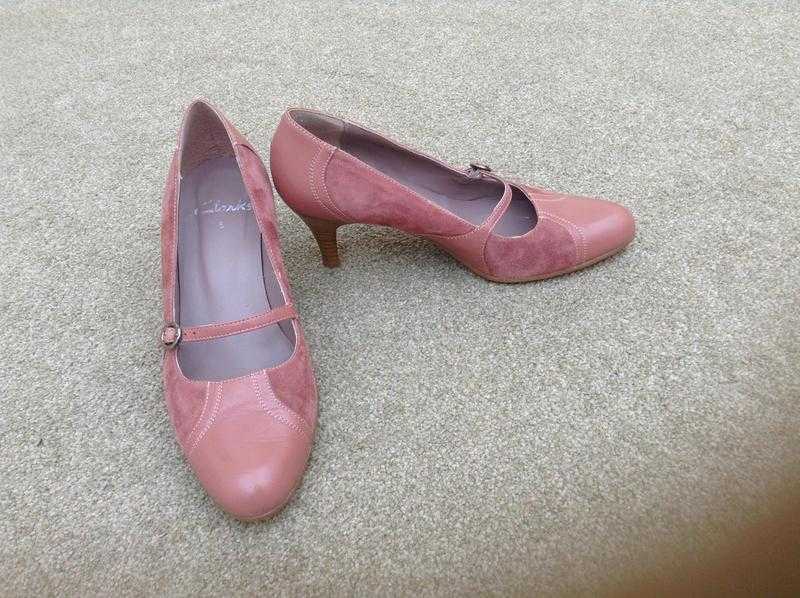 Ladies pink suede amp leather shoes
