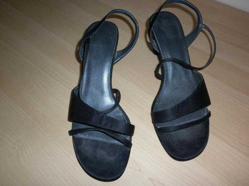 LADIES SANDALS