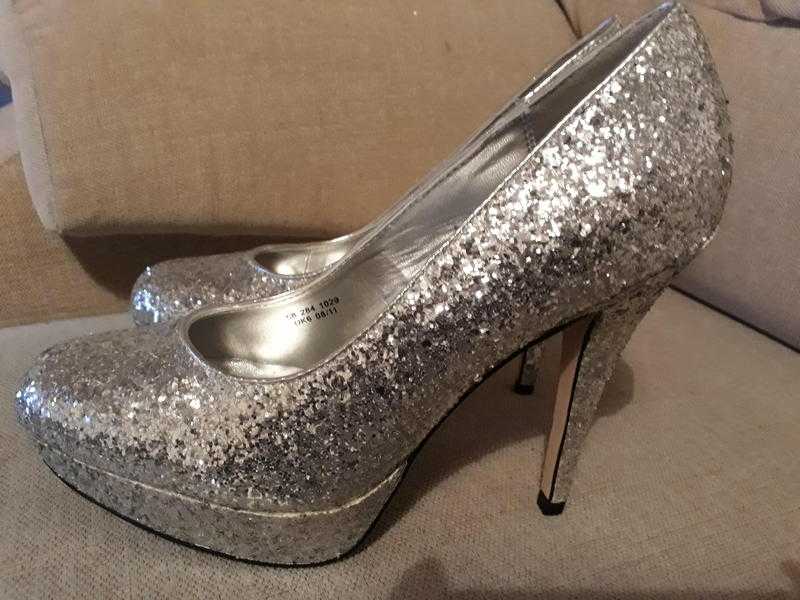 Ladies silver sparkly high heeled shoes - Size 6