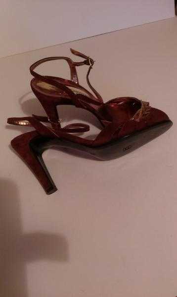 LADIES SIZE 4 BROWN SUEDE SHOES WITH GOLD LEAF TRIM