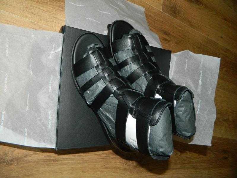 Ladies size 5 leather sandals black