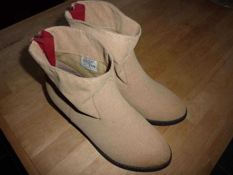 LADIES SKECHERS SUEDE LOOK ANKLE BOOTS SIZE 7