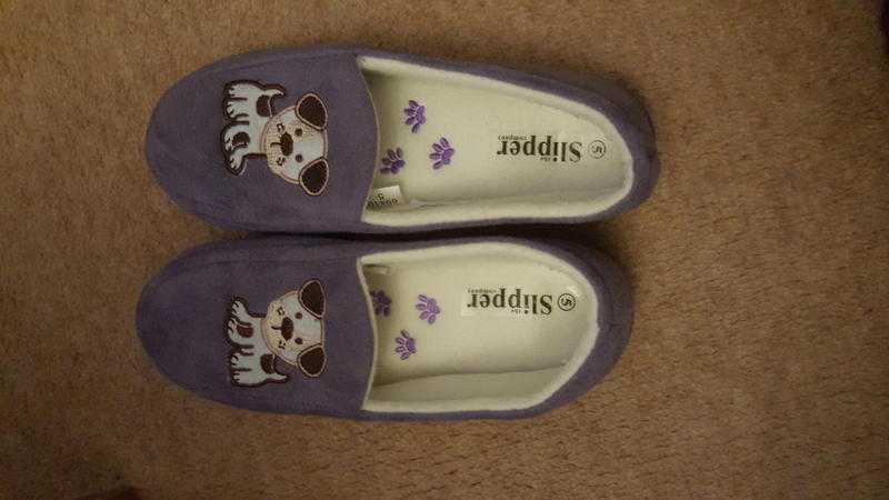 Ladies slippers size 5