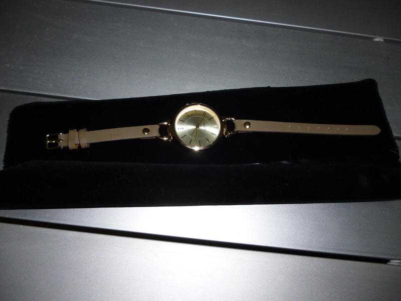 Ladies Watch with Leather straps and 2yr warranty