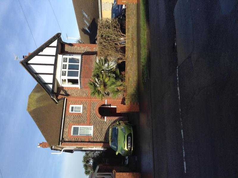 LANCING - Large Double room for rent