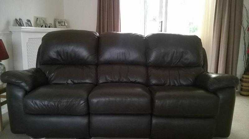 Land of Leather recliner suite