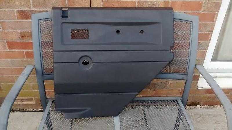 LANDROVER DEFENDER 2ND ROW REAR DOOR