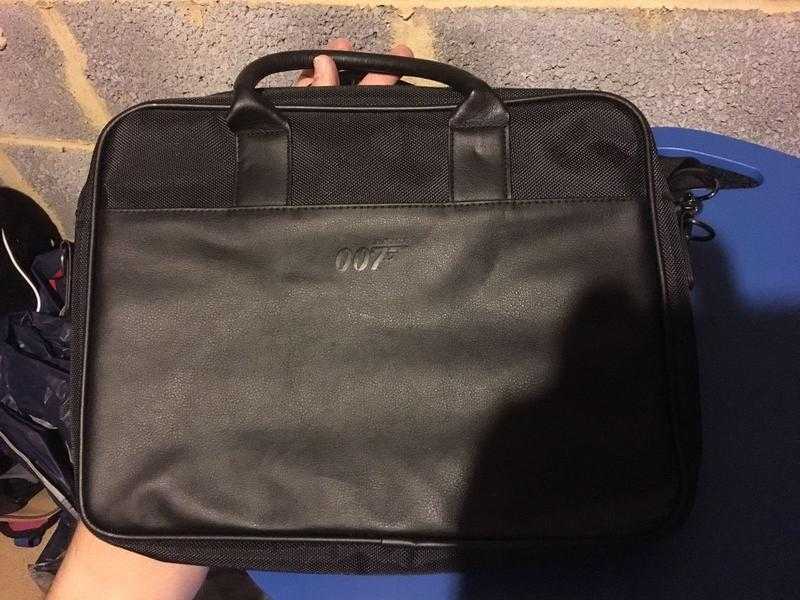 Laptop bag with 007 detail