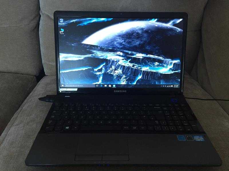 Laptop Samsung NP3530EC i5 proccesor