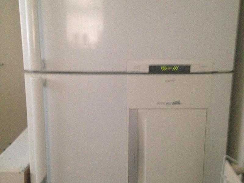 Large American style Samsung free standing fridge and freezer