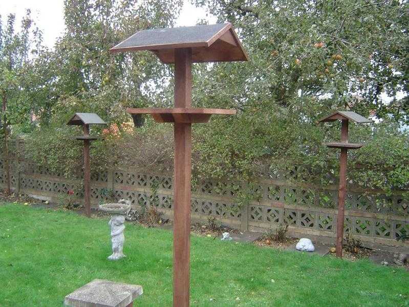 LARGE BIRD TABLE