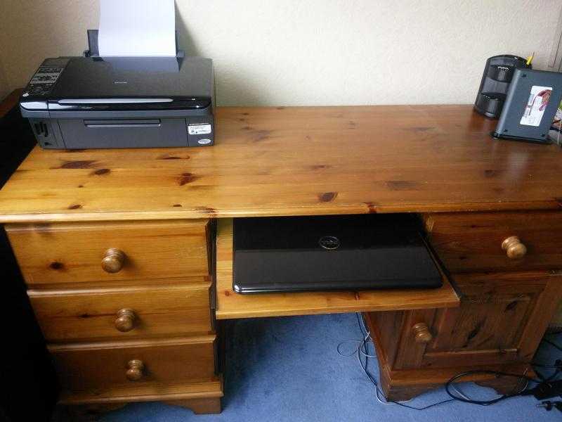 LARGE COMPUTER DESK