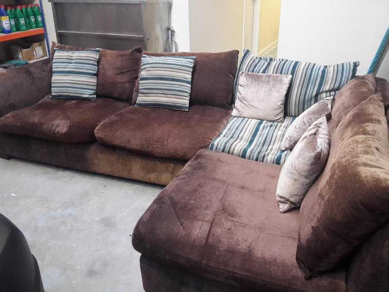 LARGE CORNER SOFA WITH STRIPED FEATURE