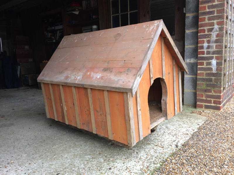 LARGE DOG KENNEL