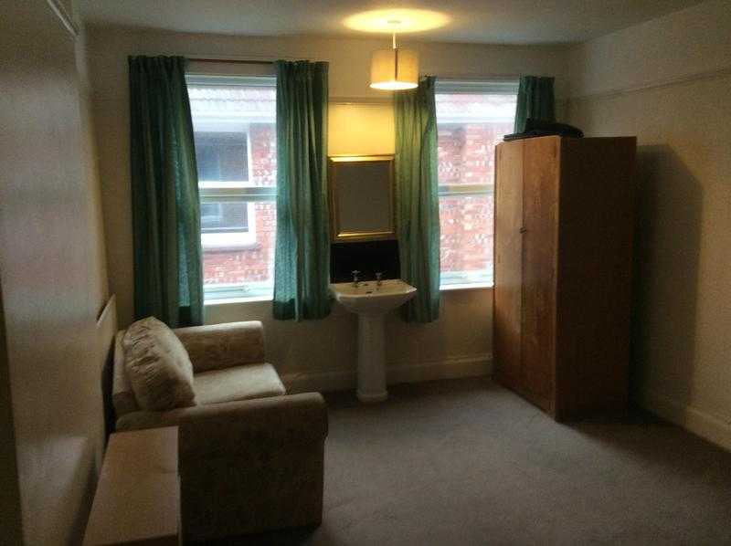 Large double room close to Worthing town centre