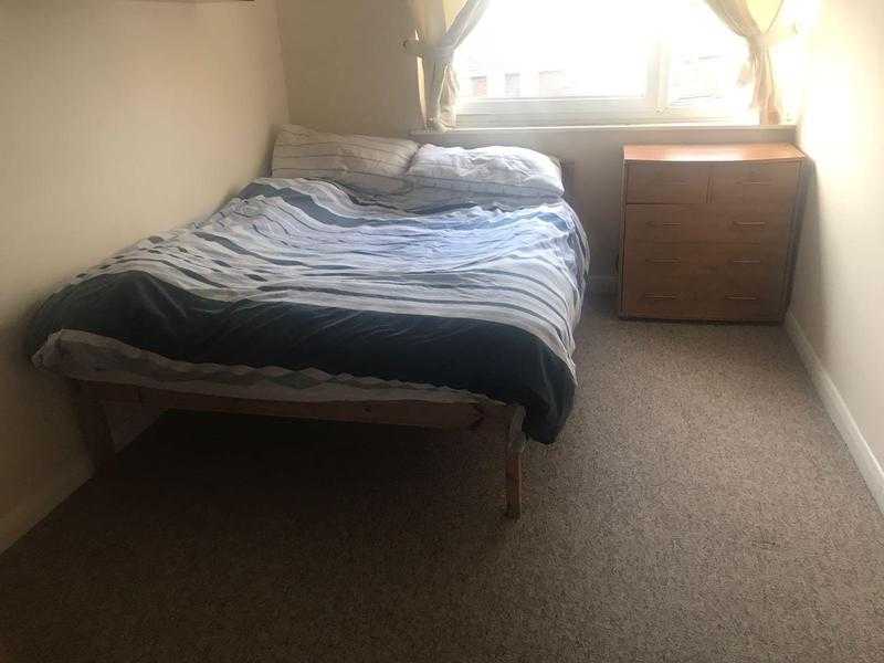 Large double room Crawley