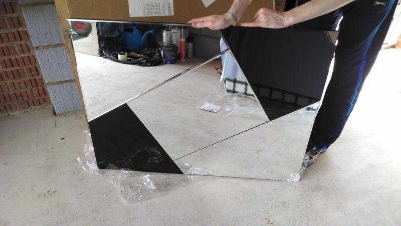 LARGE FEATURE LOUNGE MIRROR