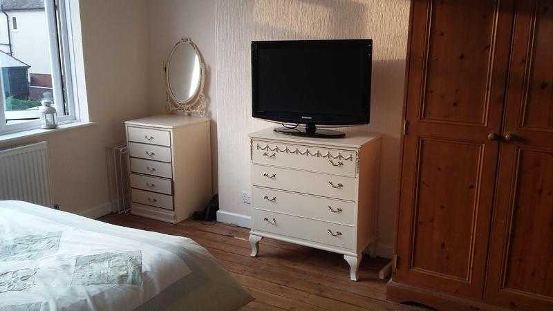 Large furnished double room in 3 bed semi detached home in sort after area of Worcester