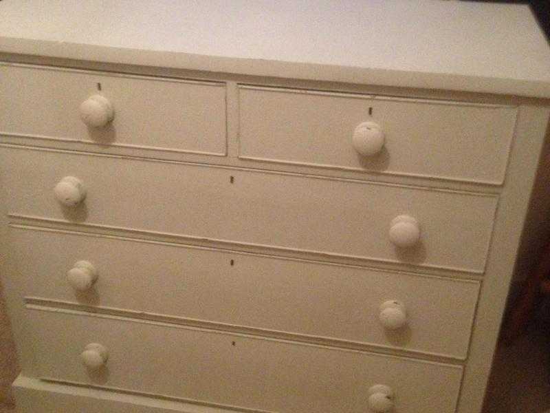 LARGE GEORGIAN CHEST OF DRAWERS