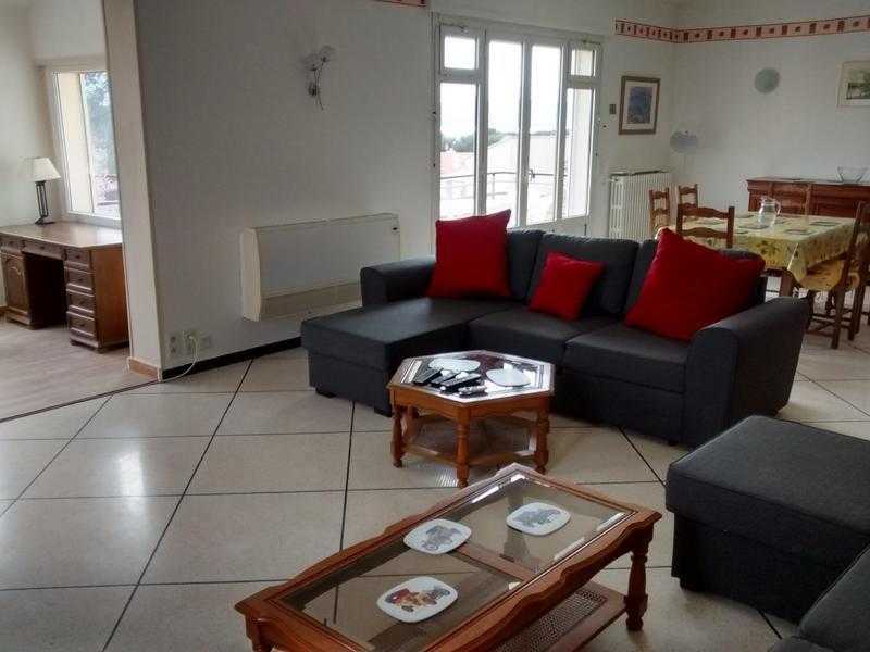 Large holiday flat in French Riviera Provence-Alpes-Cte d039Azur region. Up to 6 people.