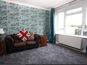 Large single room to rent in Crawley