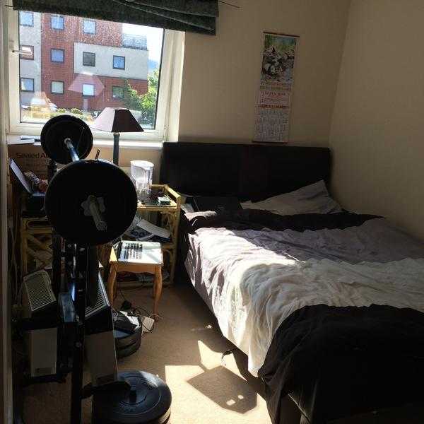 LARGE SIZE BEDROOM TO RENT FOR WARDS WHARF APPROACH E162EX