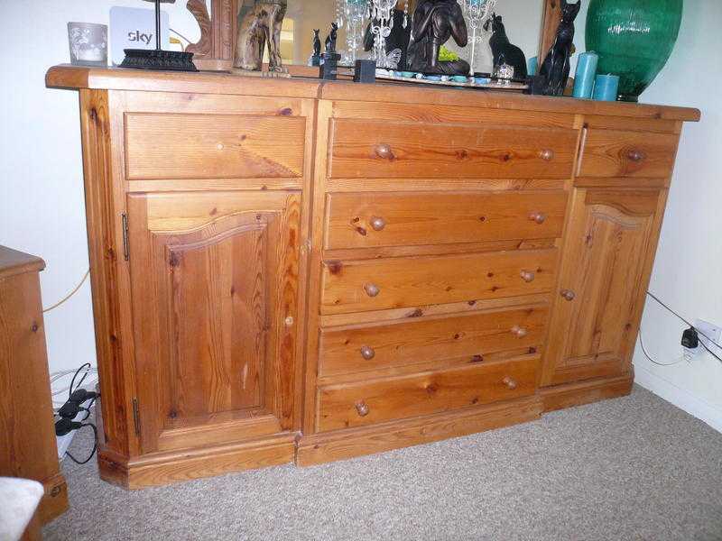 LARGE SOLID PINE SIDEBOARDDRESSER