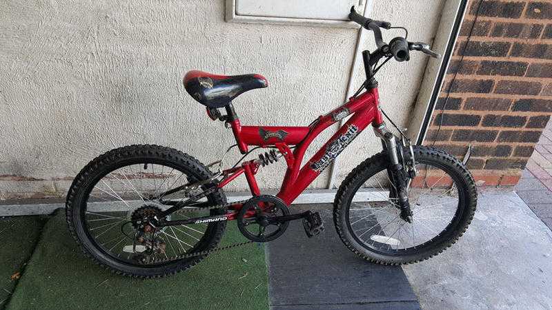 Last Exit Childrens Bike. 6 speed, 20 inch wheels. (Suit 6 yrs to 9 yrs).